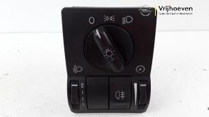 Używane Przelacznik swiatel Opel Tigra Twin Top 1.4 16V Cena € 15,00 Procedura marży oferowane przez Autodemontage Vrijhoeven B.V.