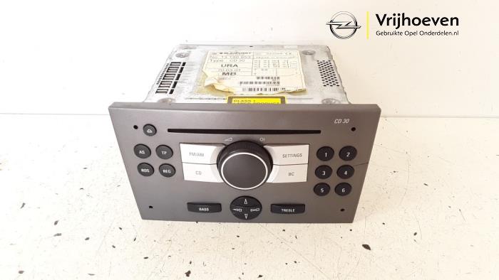 Radio CD player from a Opel Tigra Twin Top 1.4 16V 2005
