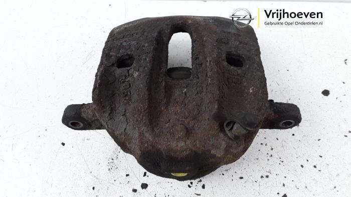 Begagnade Främre bromsok, höger Opel Omega B (25/26/27) 2.2 16V Pris € 25,00 Marginaltabell erbjuds av Autodemontage Vrijhoeven B.V.