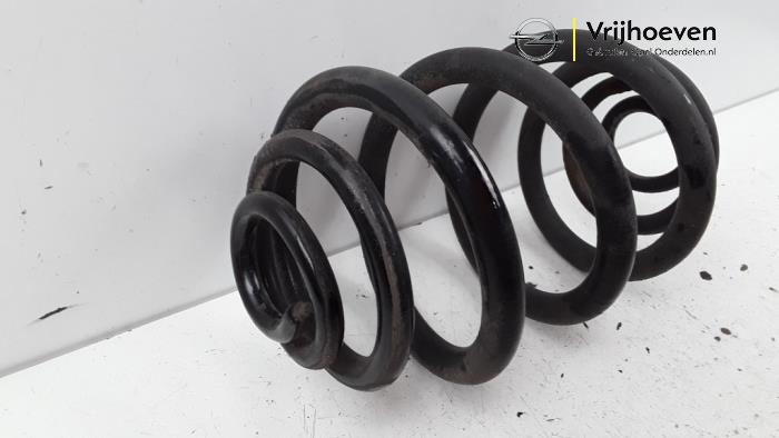 Rear coil spring from a Opel Omega B (25/26/27) 2.2 16V 2001