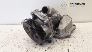 Usagé Pompe à eau Opel Astra K 1.4 Turbo 16V Prix € 100,00 Règlement à la marge proposé par Autodemontage Vrijhoeven B.V.