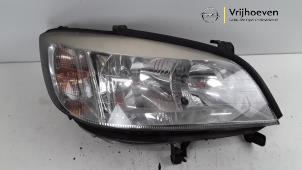 Used Headlight, right Opel Zafira (F75) 1.6 16V Price € 20,00 Margin scheme offered by Autodemontage Vrijhoeven B.V.