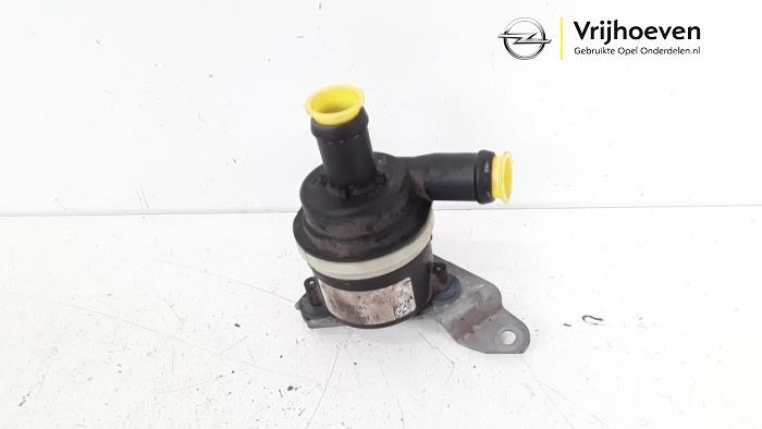 Pompe à eau supplémentaire d'un Opel Insignia 1.6 SIDI Eco Turbo 16V 2013