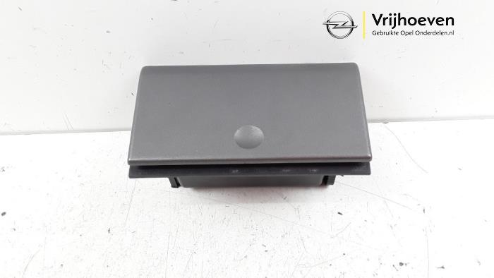 Begagnade Askkopp, fram Opel Signum (F48) 2.2 DGI 16V Pris € 15,00 Marginaltabell erbjuds av Autodemontage Vrijhoeven B.V.