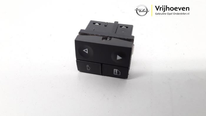 Electric window switch from a Opel Vectra C 2.2 16V 2002