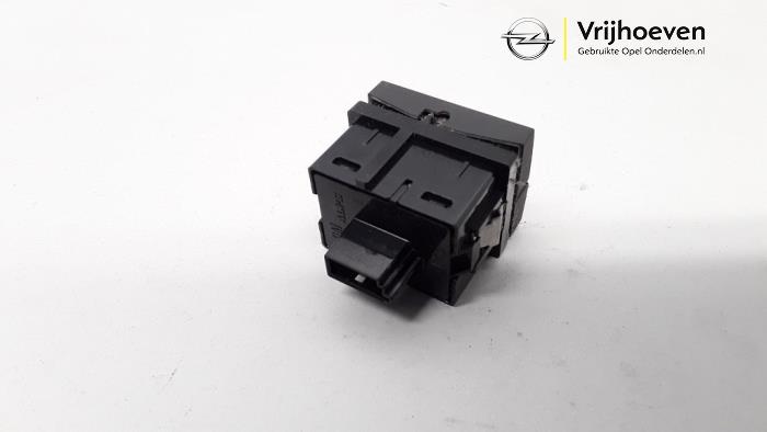 Electric window switch from a Opel Vectra C 2.2 16V 2002
