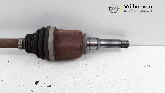 Arbre de transmission avant gauche d'un Opel Astra K 1.4 Turbo 16V 2017