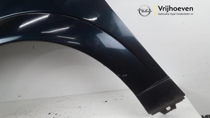 Front wing, left from a Opel Meriva 1.6 16V 2004