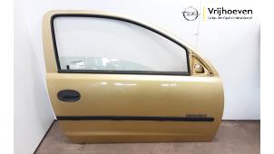 Usados Puerta 2 puertas derecha Opel Corsa C (F08/68) 1.4 16V Precio € 25,00 Norma de margen ofrecido por Autodemontage Vrijhoeven B.V.