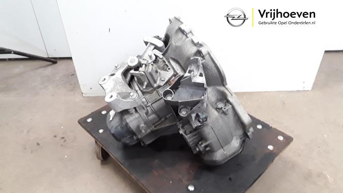 Gearbox Opel Corsa E 1.4 16V - 95523456 B14XER F17