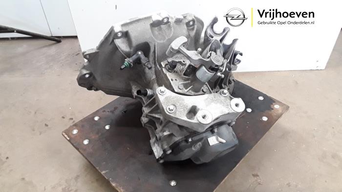 Gearbox Opel Corsa E 1.4 16V - 95523456 B14XER F17