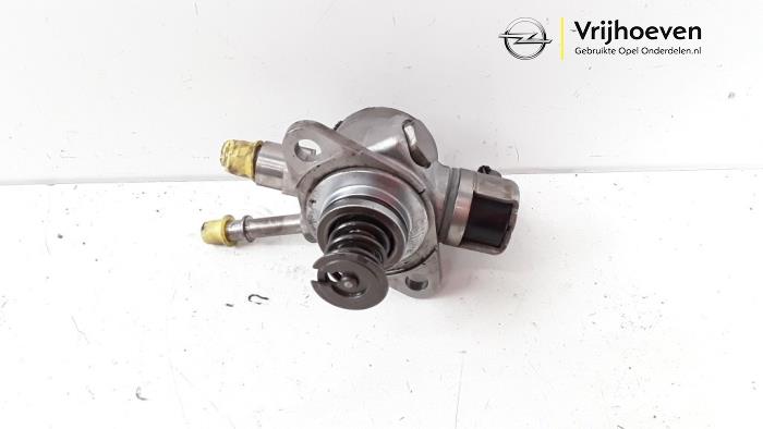Mechanical fuel pump from a Opel Corsa E 1.0 SIDI Turbo 12V 2015