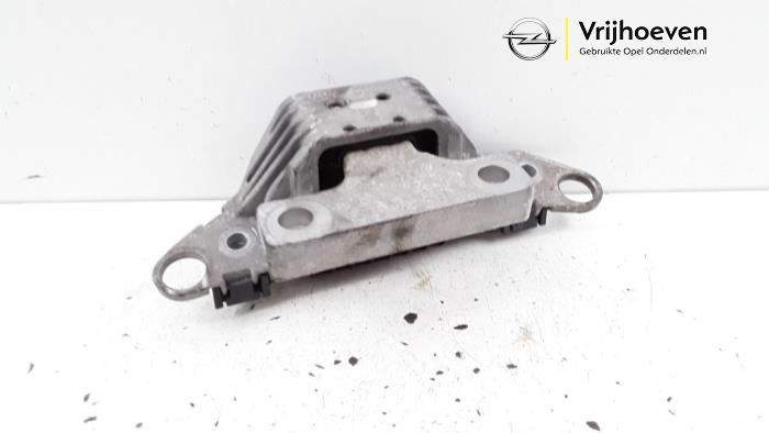 Usagé Support moteur Opel Astra K 1.0 SIDI Turbo 12V Prix € 30,00 Règlement à la marge proposé par Autodemontage Vrijhoeven B.V.