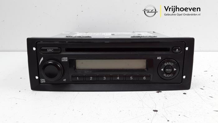 Radio CD Spieler van een Opel Combo 1.3 CDTI 16V ecoFlex 2014