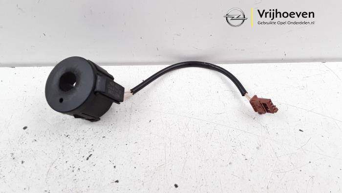 Używane Modul immobilizera Opel Corsa F (UB/UH/UP) 1.2 Turbo 12V 100 Cena € 25,00 Procedura marży oferowane przez Autodemontage Vrijhoeven B.V.