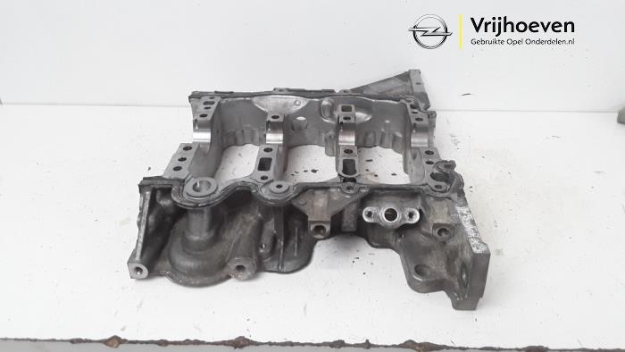 Zwischenplatte Motor van een Opel Astra K 1.0 Turbo 12V 2017