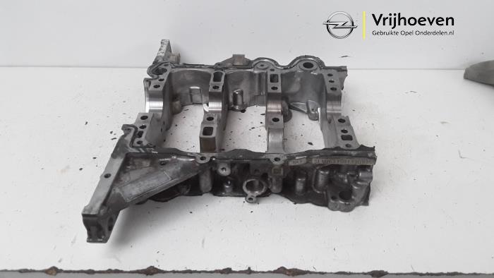 Zwischenplatte Motor van een Opel Astra K 1.0 Turbo 12V 2017