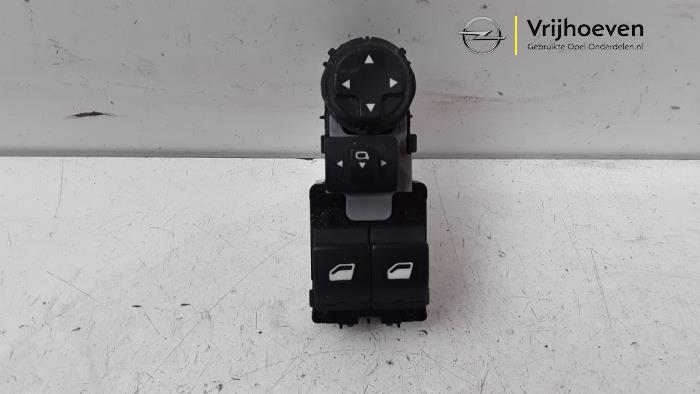 Usados Interruptor de ventanilla eléctrica Opel Combo Cargo 1.6 CDTI 100 Precio € 35,00 Norma de margen ofrecido por Autodemontage Vrijhoeven B.V.