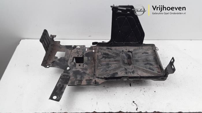Begagnade Batterilåda Opel Combo Cargo 1.6 CDTI 100 Pris € 15,00 Marginaltabell erbjuds av Autodemontage Vrijhoeven B.V.