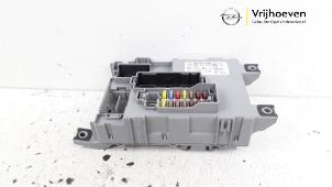 Usados Ordenador body control Opel Combo 1.3 CDTI 16V ecoFlex Precio € 75,00 Norma de margen ofrecido por Autodemontage Vrijhoeven B.V.