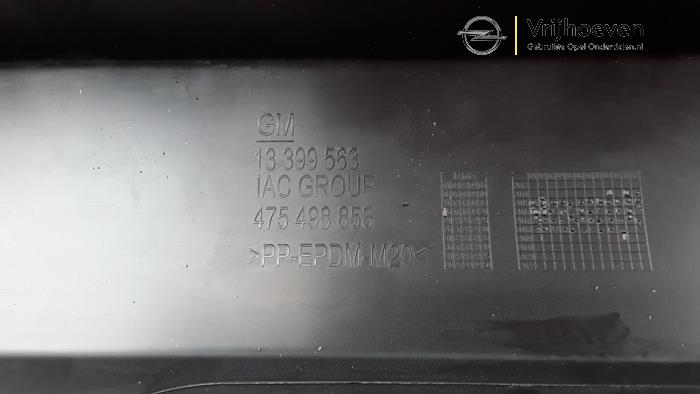 Dyfuzor tylnego zderzaka z Opel Corsa E 1.0 SIDI Turbo 12V 2015