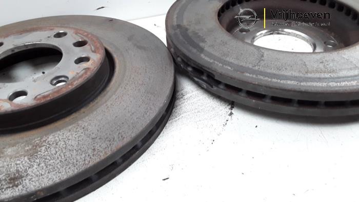 Front brake disc from a Opel Vectra C GTS 1.8 16V 2002