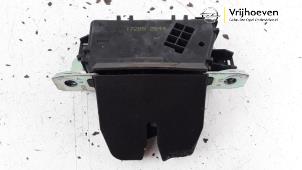 Used Tailgate lock mechanism Opel Astra H (L48) 1.6 16V Twinport Price € 25,00 Margin scheme offered by Autodemontage Vrijhoeven B.V.