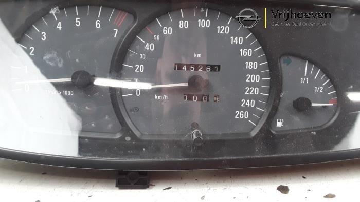 Compteur kilométrique KM d'un Opel Omega B Caravan (21/22/23) 2.6 V6 24V 2003