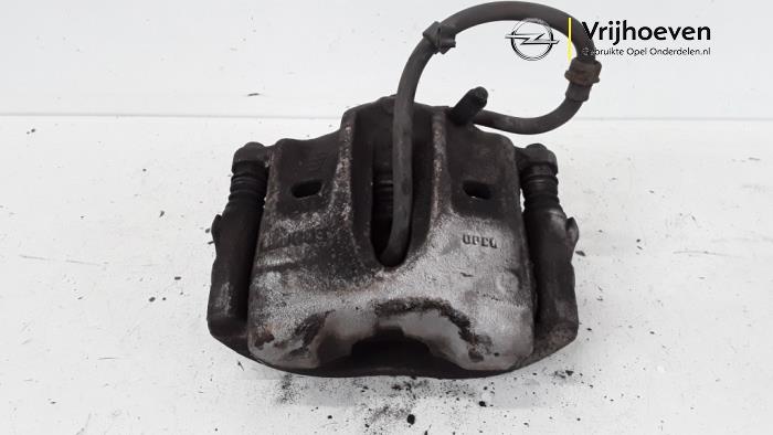 Front brake calliper, left from a Opel Omega B (25/26/27) 2.6 V6 24V 2001