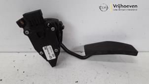 Used Accelerator pedal Opel Omega B (25/26/27) 2.6 V6 24V Price € 35,00 Margin scheme offered by Autodemontage Vrijhoeven B.V.