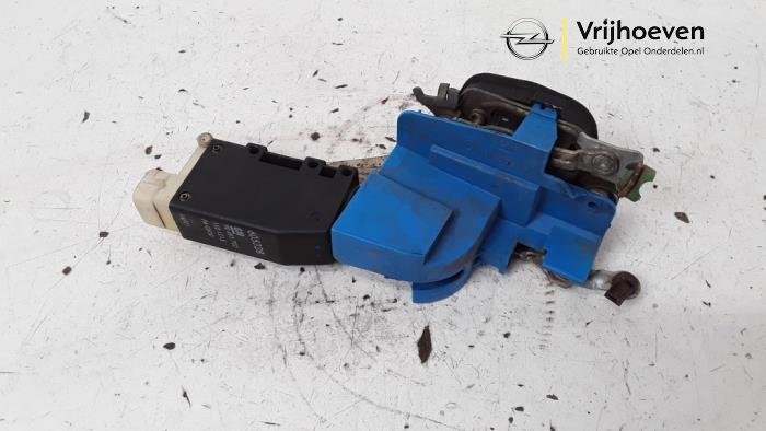 thumbnail interactive-video image 1 of Genuine Vauxhall Front Right Door Lock For Vivaro B 2015-2019 - OEM Part 93457083 1 of 9