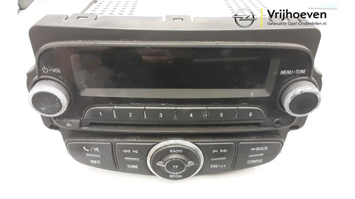 Módulo de radio de un Opel Adam 1.0 Ecotec 12V SIDI Turbo 2015