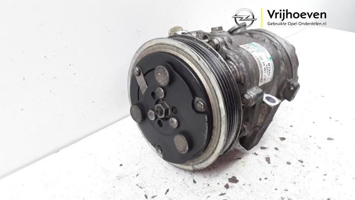 Air conditioning pump from a Opel Tigra Twin Top 1.4 16V 2007