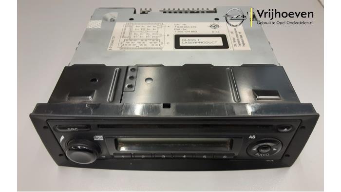 Radio CD player from a Opel Combo 1.3 CDTI 16V ecoFlex 2017