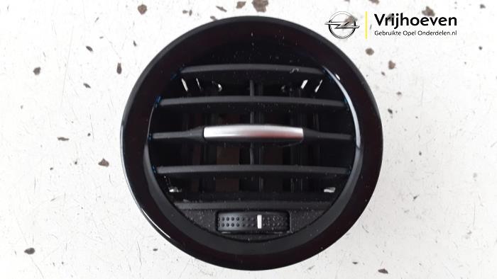 Rejilla de aire de salpicadero de un Opel Adam 1.2 16V 2014