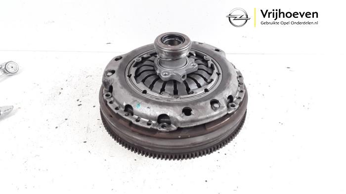 Clutch kit (complete) from a Opel Vectra C Caravan 2.2 DIG 16V 2007