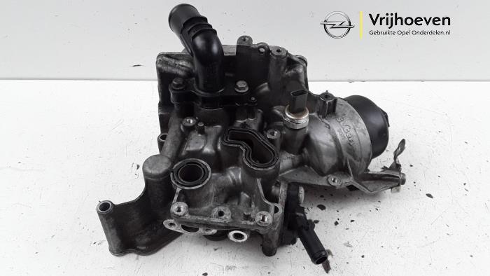 Cuerpo de filtro de aceite de un Opel Corsa E 1.3 CDTi 16V ecoFLEX 2015