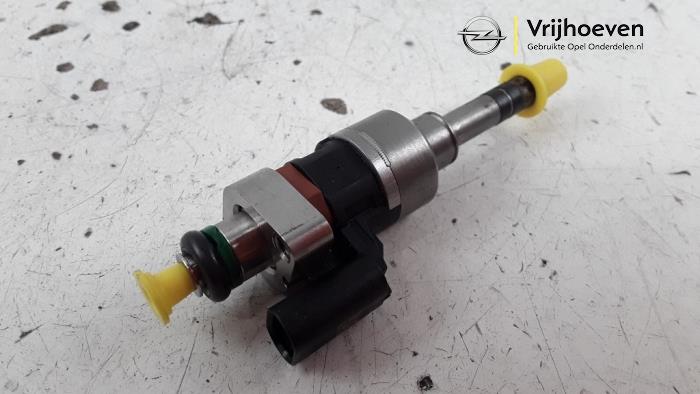 Injektor (Benzineinspritzung) van een Opel Astra K 1.4 Turbo 16V 2017