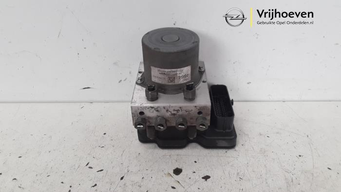 Begagnade ABS-pump Opel Astra K 1.0 Turbo 12V Pris € 80,00 Marginaltabell erbjuds av Autodemontage Vrijhoeven B.V.