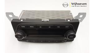 Używane Modul radiowy Opel Karl 1.0 12V Cena € 100,00 Procedura marży oferowane przez Autodemontage Vrijhoeven B.V.