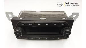Używane Modul radiowy Opel Karl 1.0 12V Cena € 150,00 Procedura marży oferowane przez Autodemontage Vrijhoeven B.V.