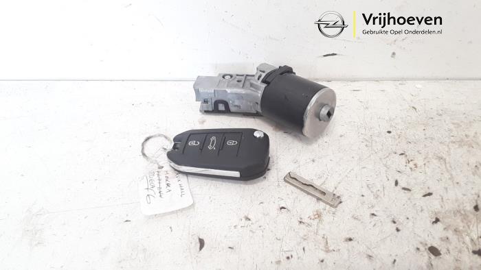 Używane Stacyjka + Kluczyk Opel Mokka 1.2 Turbo 12V Cena € 20,00 Procedura marży oferowane przez Autodemontage Vrijhoeven B.V.