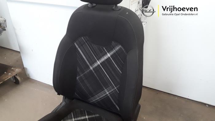 Seat, right from a Opel Corsa E 1.0 SIDI Turbo 12V 2015
