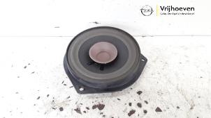 Used Speaker Opel Zafira (M75) 2.2 16V Direct Ecotec Price € 10,00 Margin scheme offered by Autodemontage Vrijhoeven B.V.