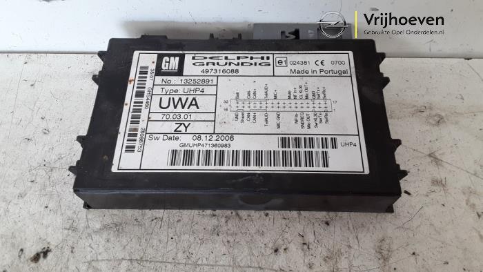 Używane Modul telefoniczny Opel Zafira (M75) 2.2 16V Direct Ecotec Cena € 45,00 Procedura marży oferowane przez Autodemontage Vrijhoeven B.V.