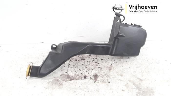 Front windscreen washer reservoir from a Opel Zafira (M75) 2.2 16V Direct Ecotec 2007