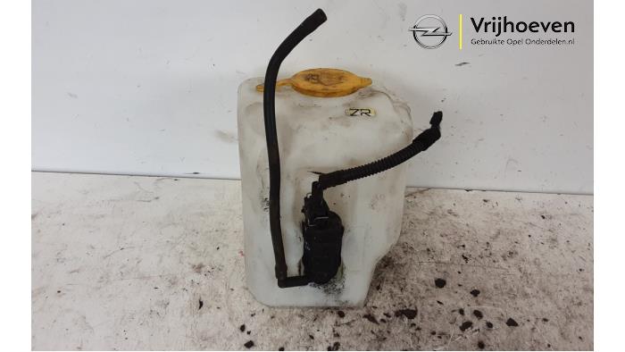 Front windscreen washer reservoir from a Opel Tigra Twin Top 1.4 16V 2005