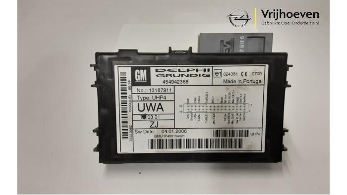 Używane Modul telefoniczny Opel Astra H Twin Top (L67) 1.8 16V Cena € 25,00 Procedura marży oferowane przez Autodemontage Vrijhoeven B.V.