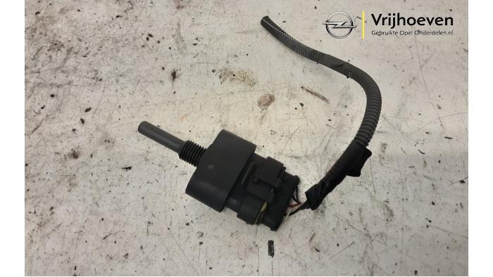 Usados Sensor (otros) Opel Combo 1.3 CDTI 16V ecoFlex Precio € 20,00 Norma de margen ofrecido por Autodemontage Vrijhoeven B.V.