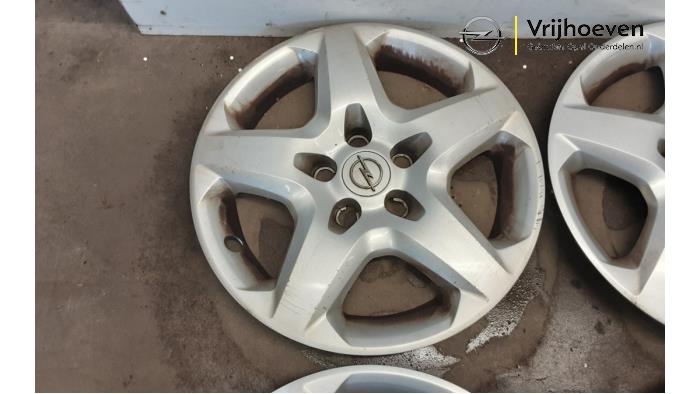 Wheel cover set from a Opel Astra H GTC (L08) 1.6 16V 2007